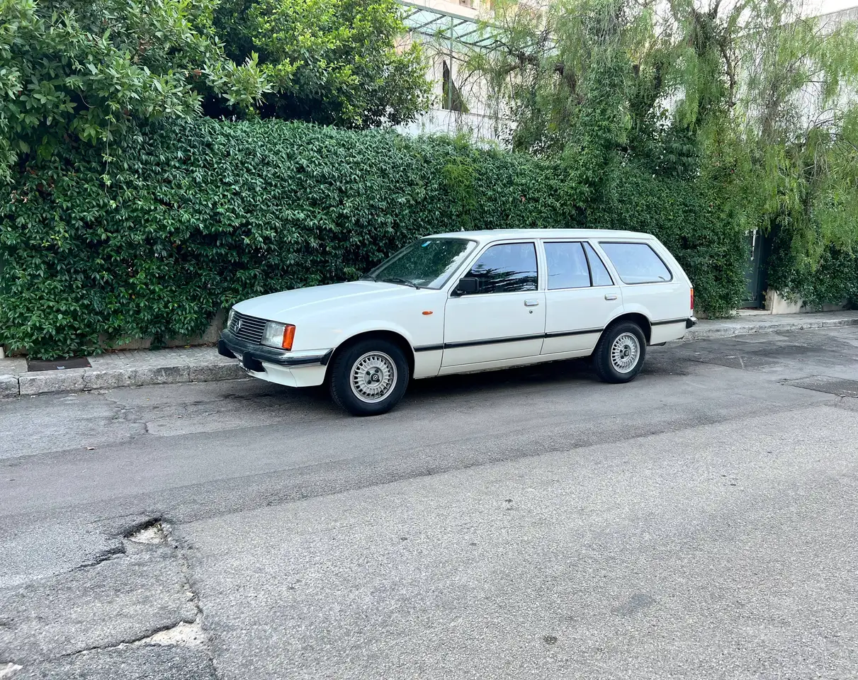 Opel Rekord E1 2.0s benzina Caravan, foto 2