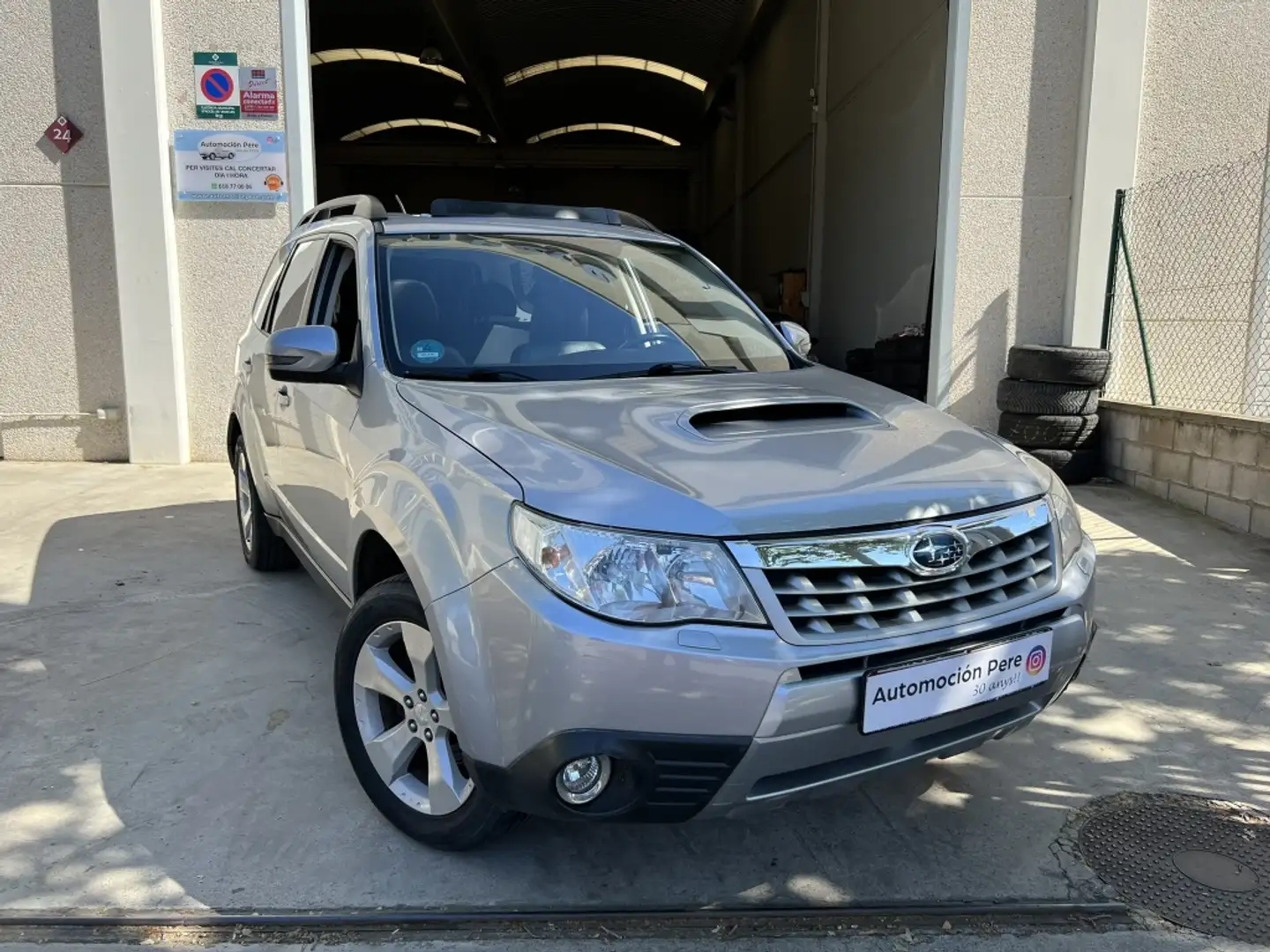 Subaru Forester 2.0TD Executive Plateado - 1