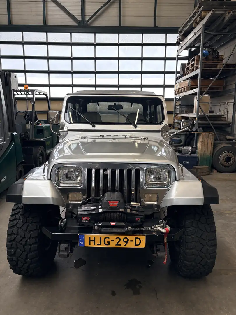 Jeep Wrangler 4.2 Grijs - 1