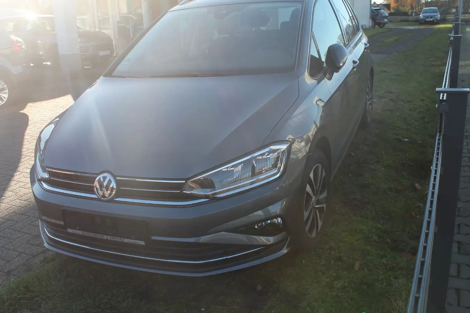 Volkswagen Golf Sportsvan VII IQ.DRIVE Gris - 2