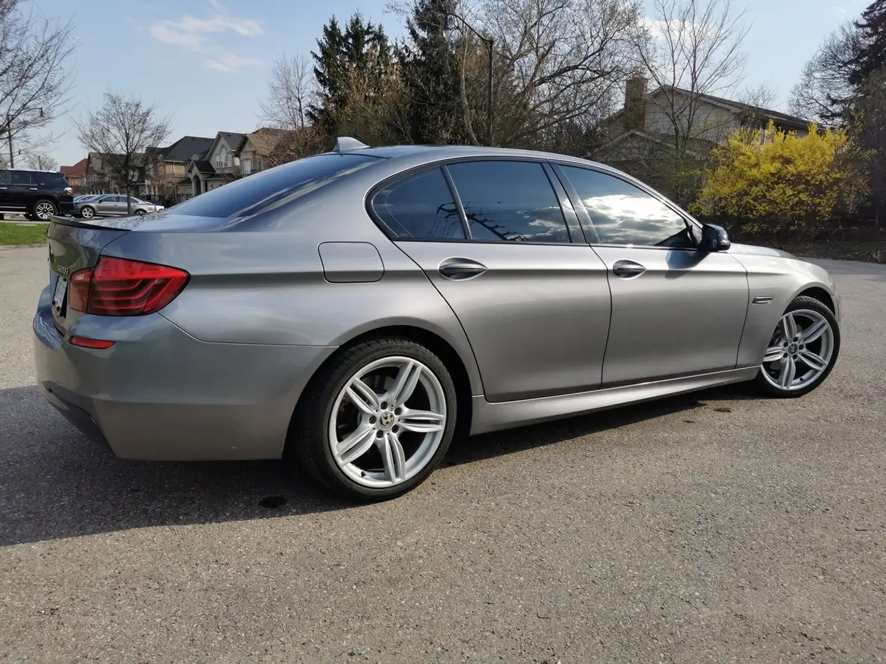 BMW 5 Series снимка BMW 5 Series
