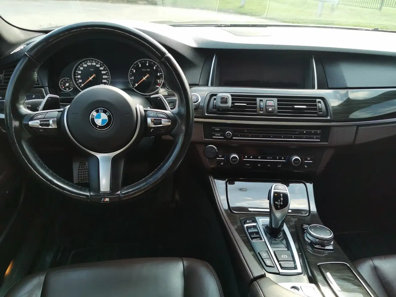 BMW 5 Series снимка BMW 5 Series