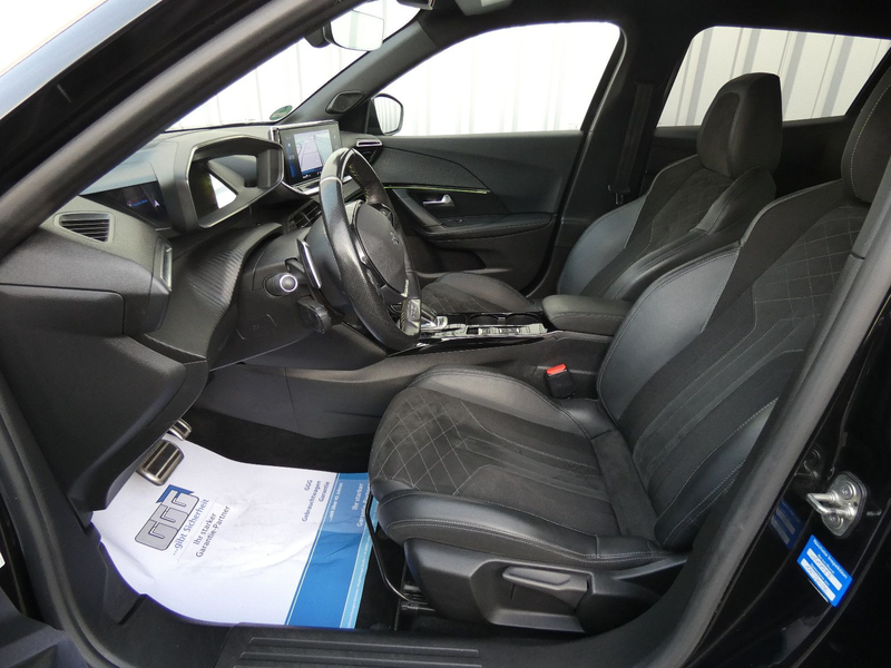 Peugeot 2008 GT Pack-Klima-Xenon-Leder-Navi-PDC-Alu — photo 11