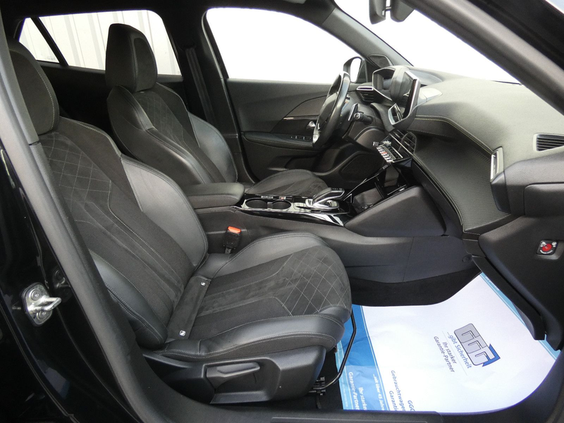Peugeot 2008 GT Pack-Klima-Xenon-Leder-Navi-PDC-Alu — photo 13