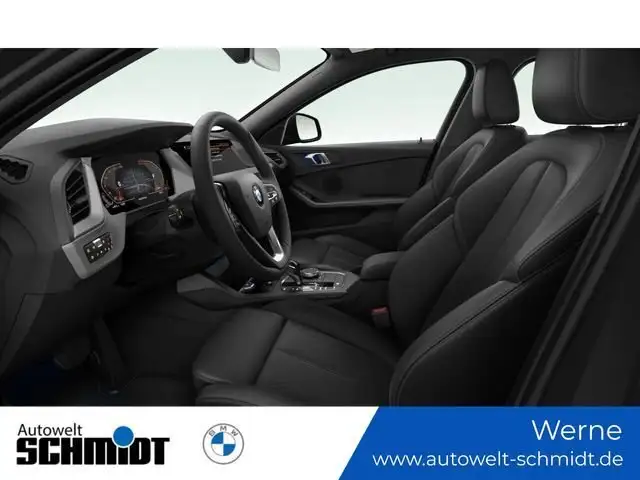 BMW 1 Series view 4