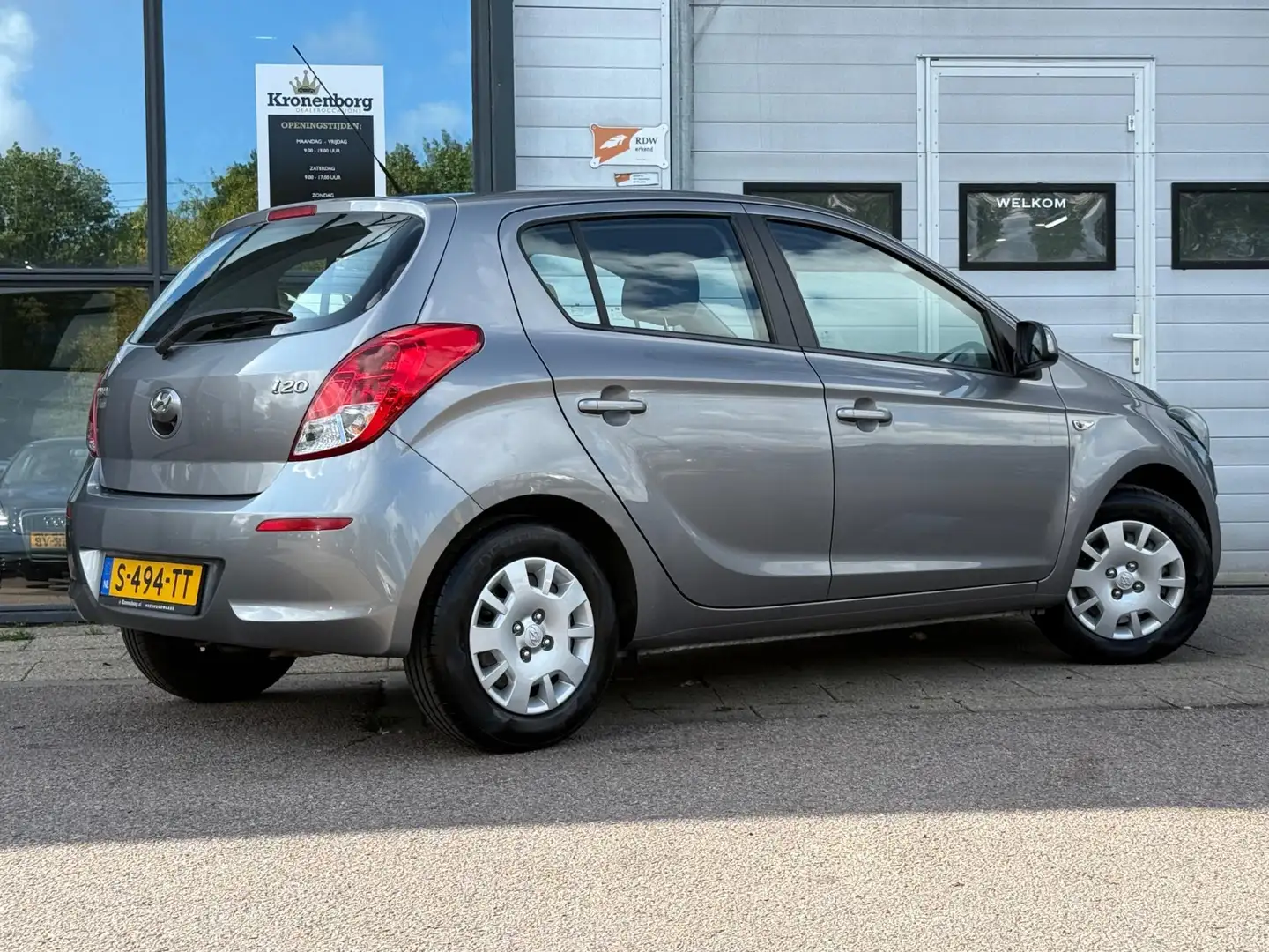 Hyundai i20 1.2i First Edition, NAP, APK, AIRCO Gris - 2
