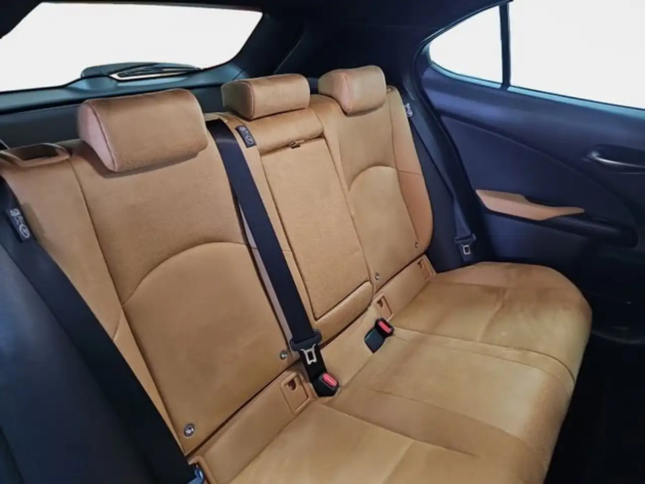 Lexus UX 2026 — фото 11