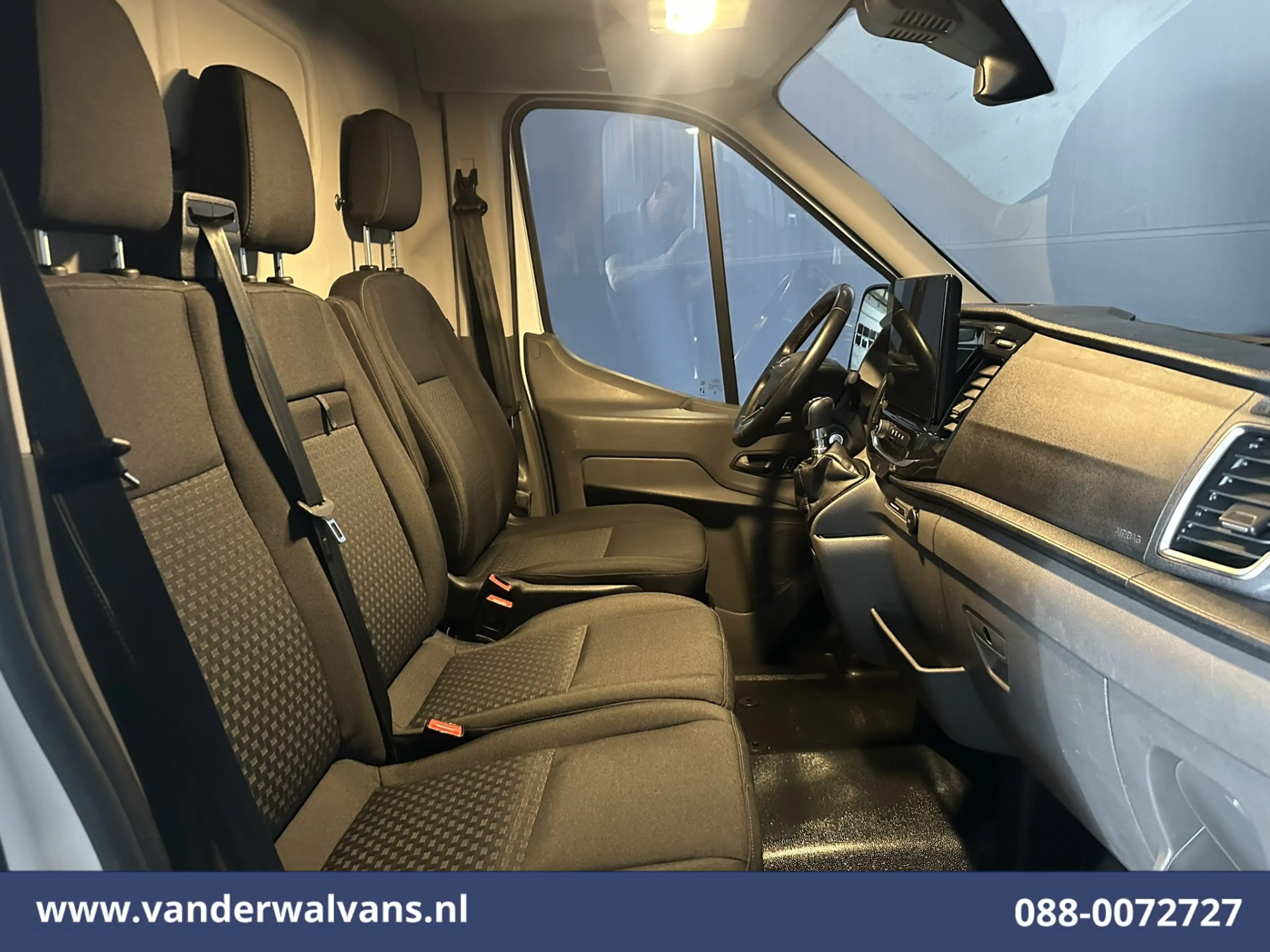 Ford Transit 2.0 TDCI 130pk L2H2 Euro6 Airco | Camera | Navigat — photo 8