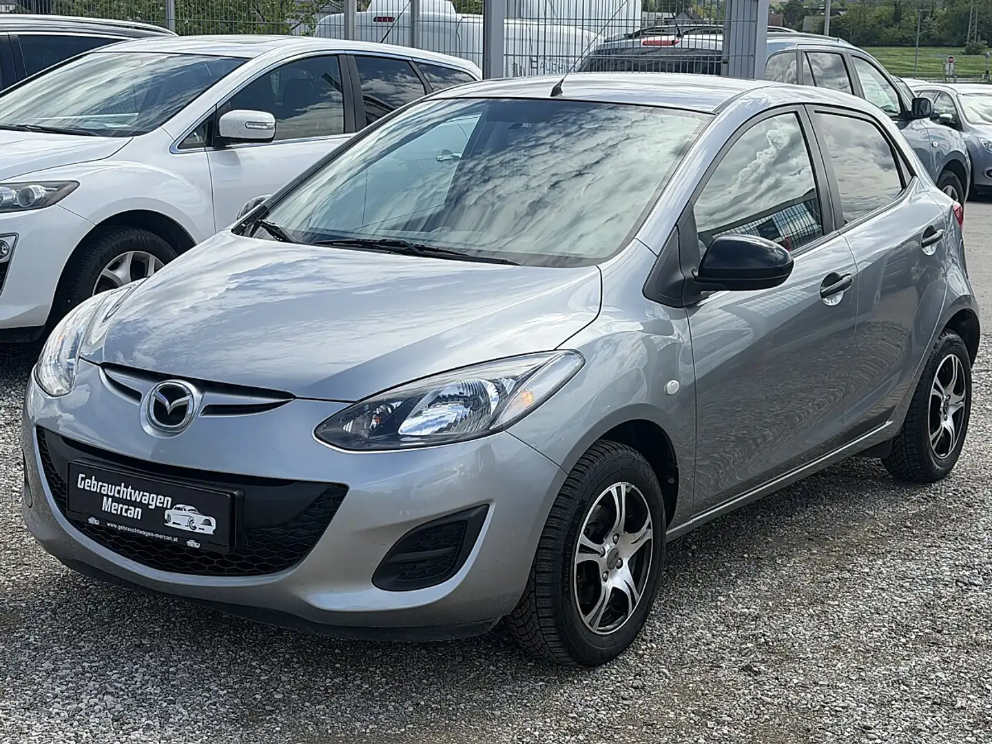 Mazda 2 Mazda2 1,3i Fashion Grau - 1