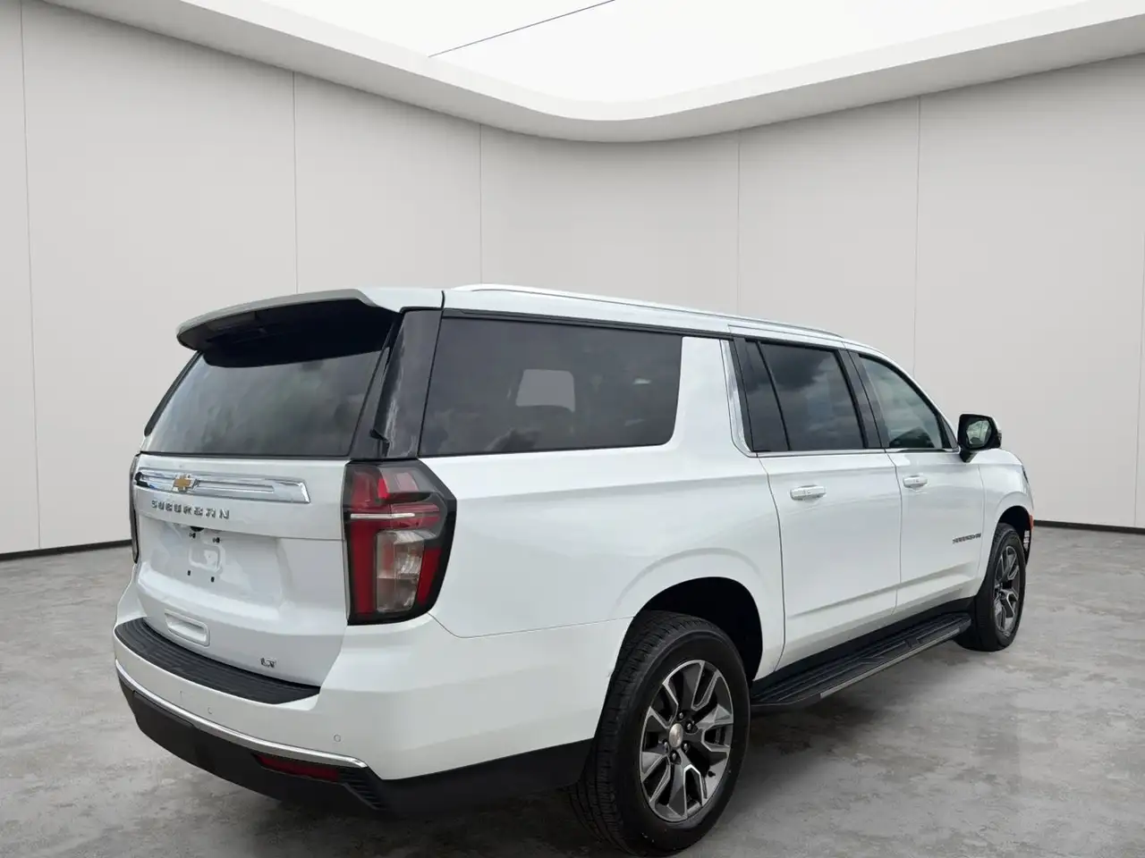 Chevrolet Suburban снимка Chevrolet Suburban