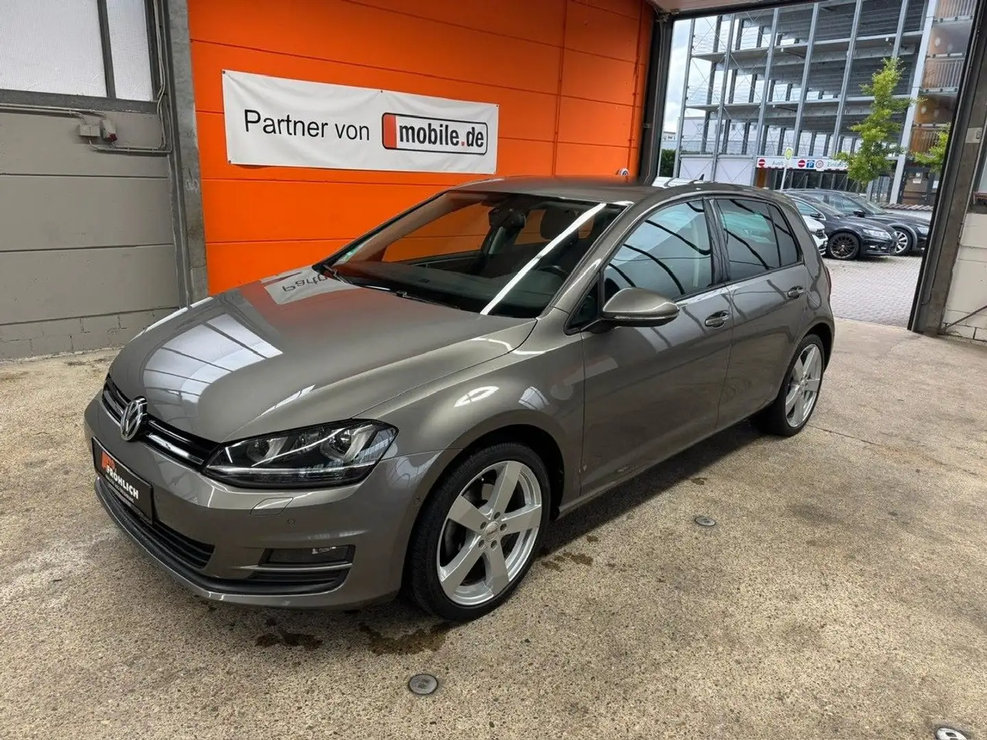 Volkswagen Golf VII Lim. 2.0 TDI BMT Comfortline Xenon Navi Grau - 1