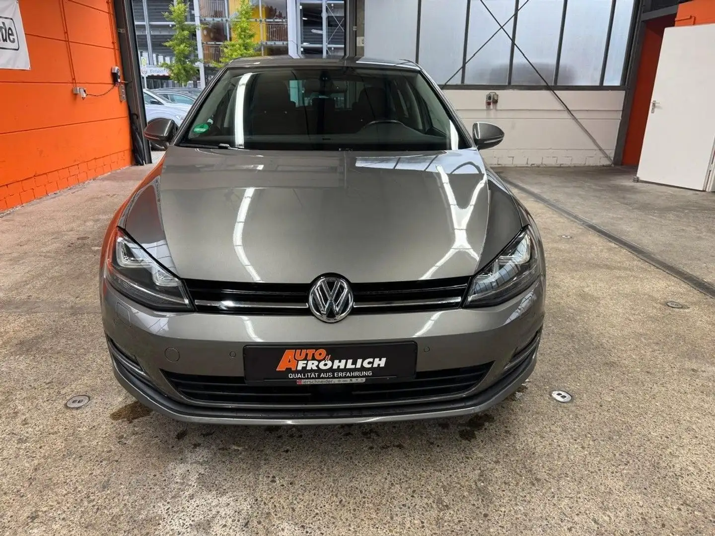 Volkswagen Golf VII Lim. 2.0 TDI BMT Comfortline Xenon Navi Grau - 2