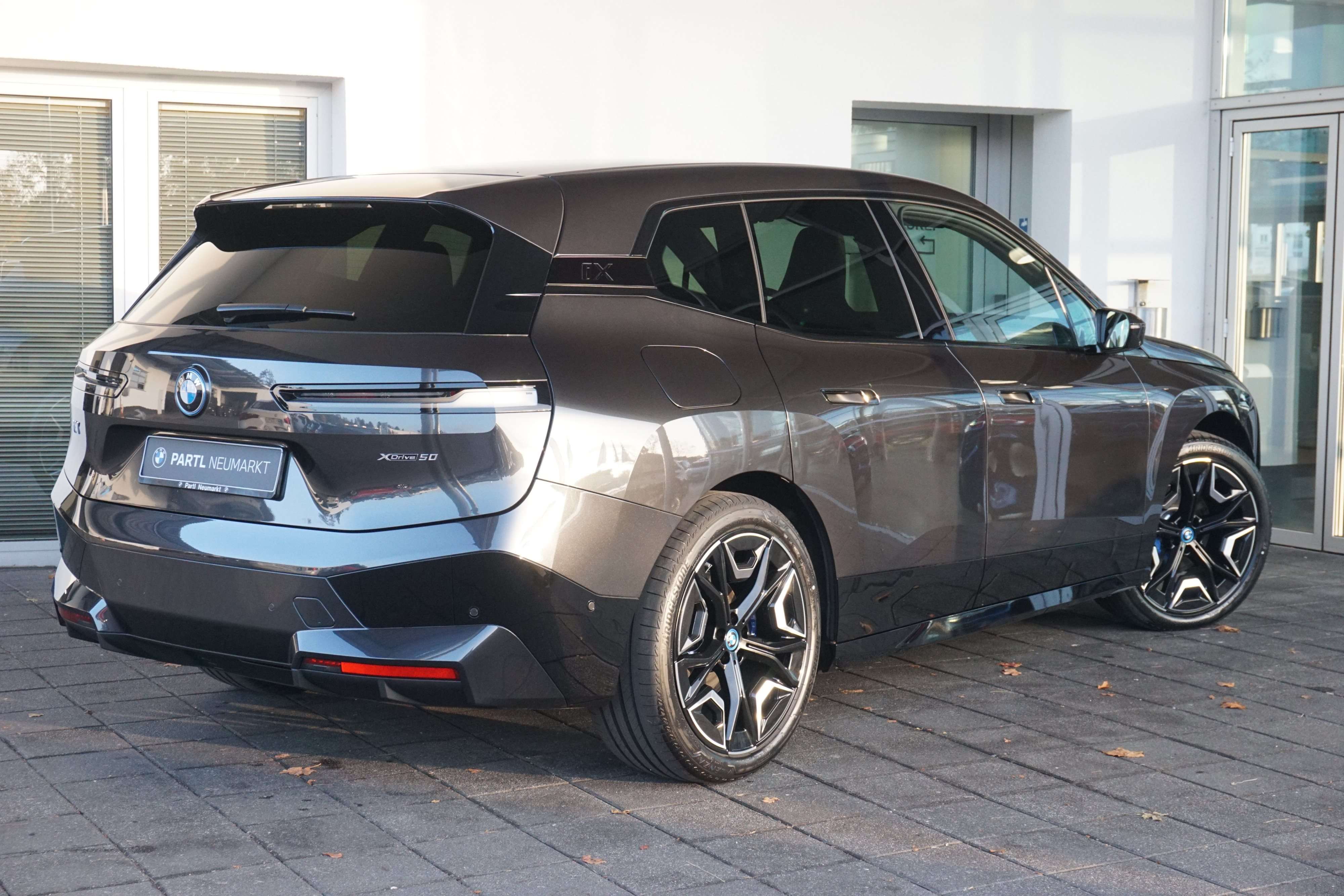 BMW iX