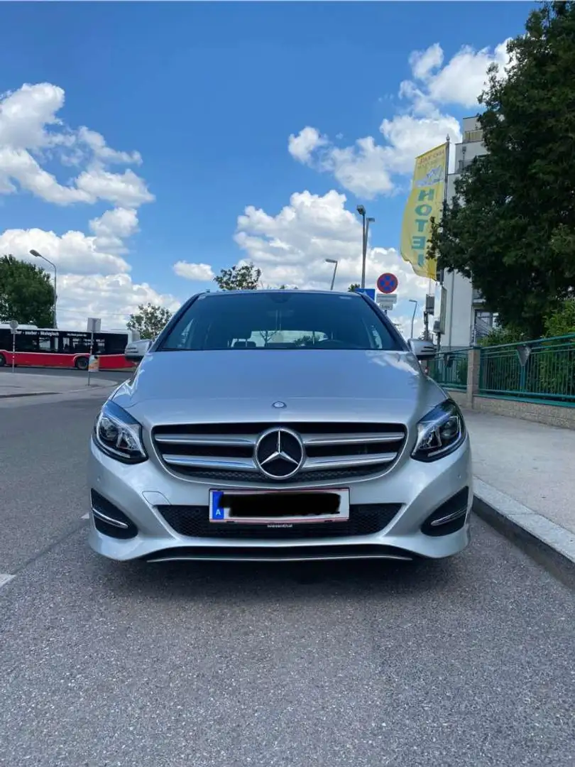 Mercedes-Benz B 180 B 180 A-Edition Aut. A-Edition Grau - 2