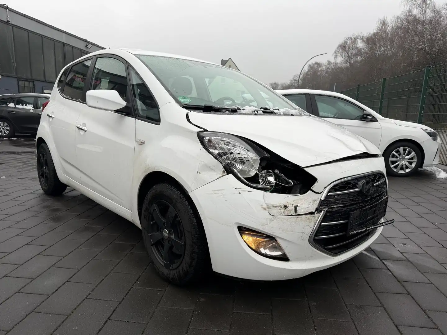 Hyundai iX20 blue YES! Weiß - 1