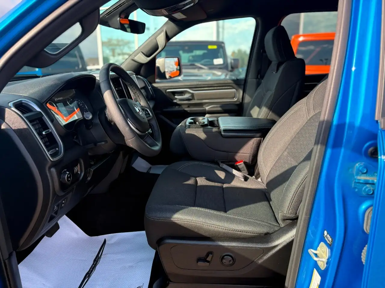RAM 1500 снимка RAM 1500