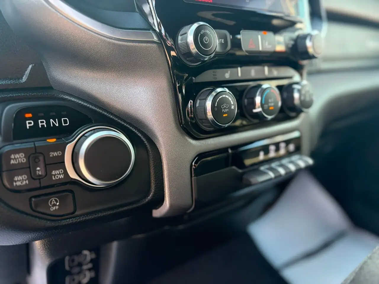 RAM 1500 снимка RAM 1500