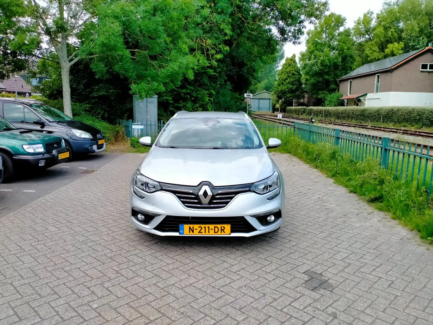 Renault Megane Estate 1.2 TCe GT Bose AUTOMAAT trekhaak leder nav Gris - 2