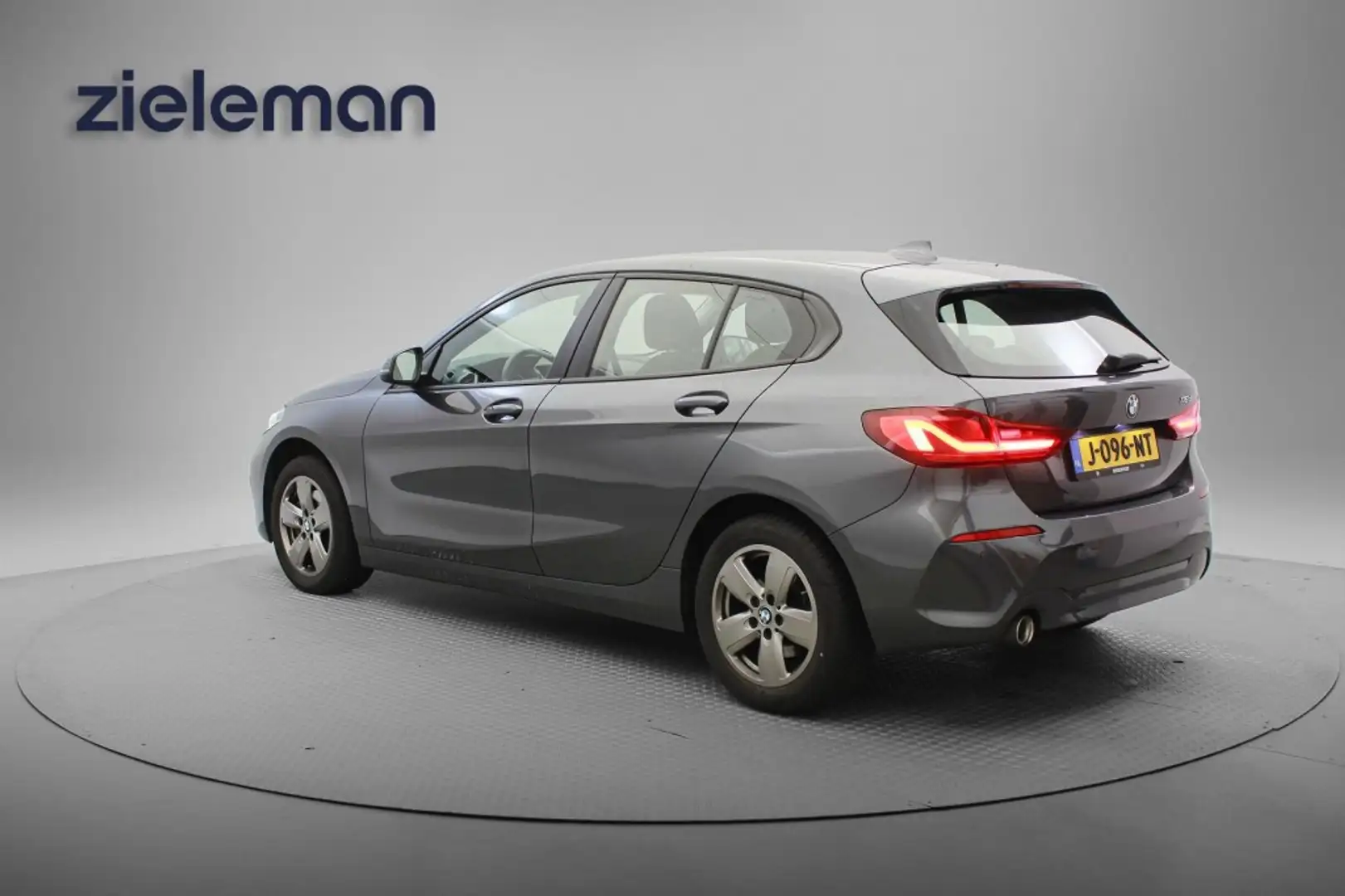 BMW 116 116d Executive Edition Automaat - Digitaal Cockpit Grijs - 2