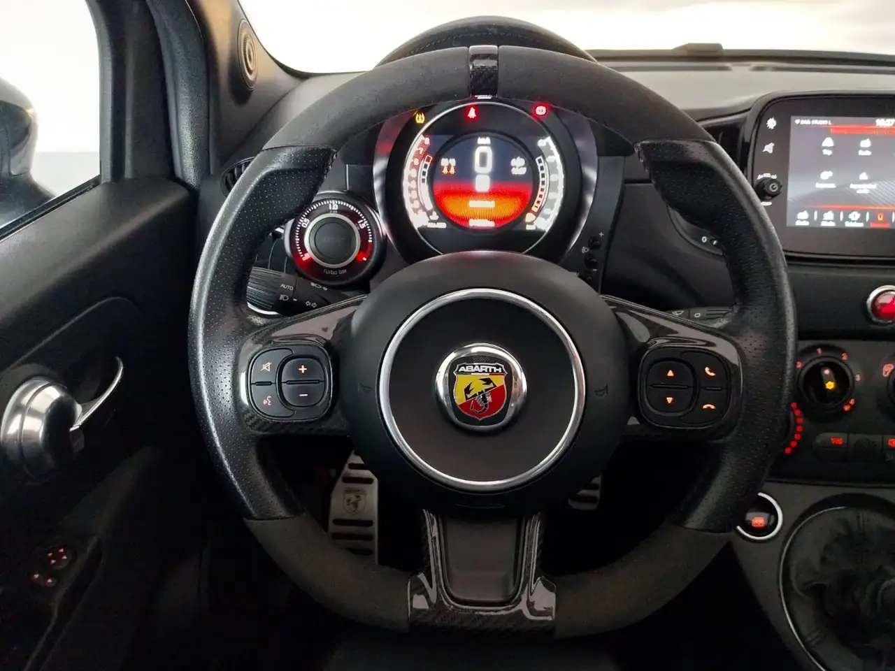 Abarth 695C 2024 — фото 8