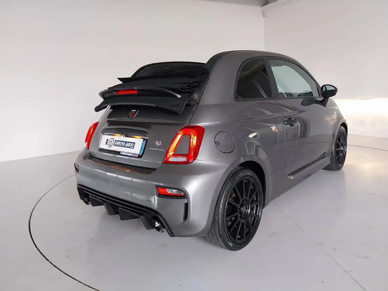 Abarth 695C 2024 — фото 12