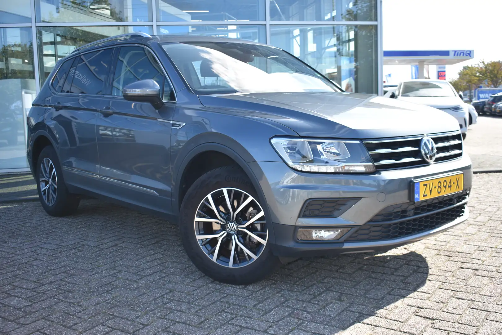 Volkswagen Tiguan Allspace 1.5 TSI 150PK Comfortline 7pers. | NAVIGATIE | AUT Grijs - 2