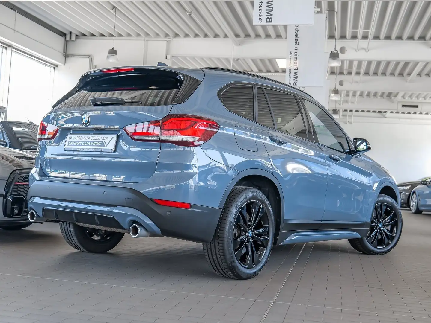 BMW X1 sDrive20i SportLine Pano Kamera LED Shadow Grijs - 2