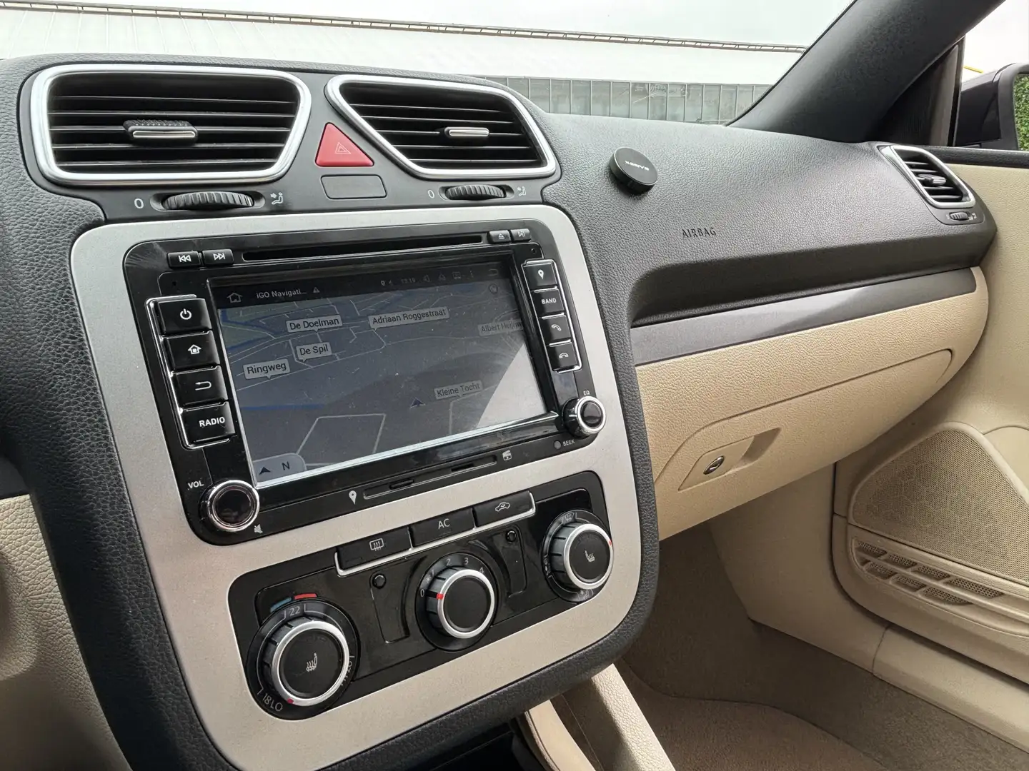 Volkswagen Eos 2.0 TSI 200PK DSG Highline | Leder | PDC | Windsch Zwart - 2