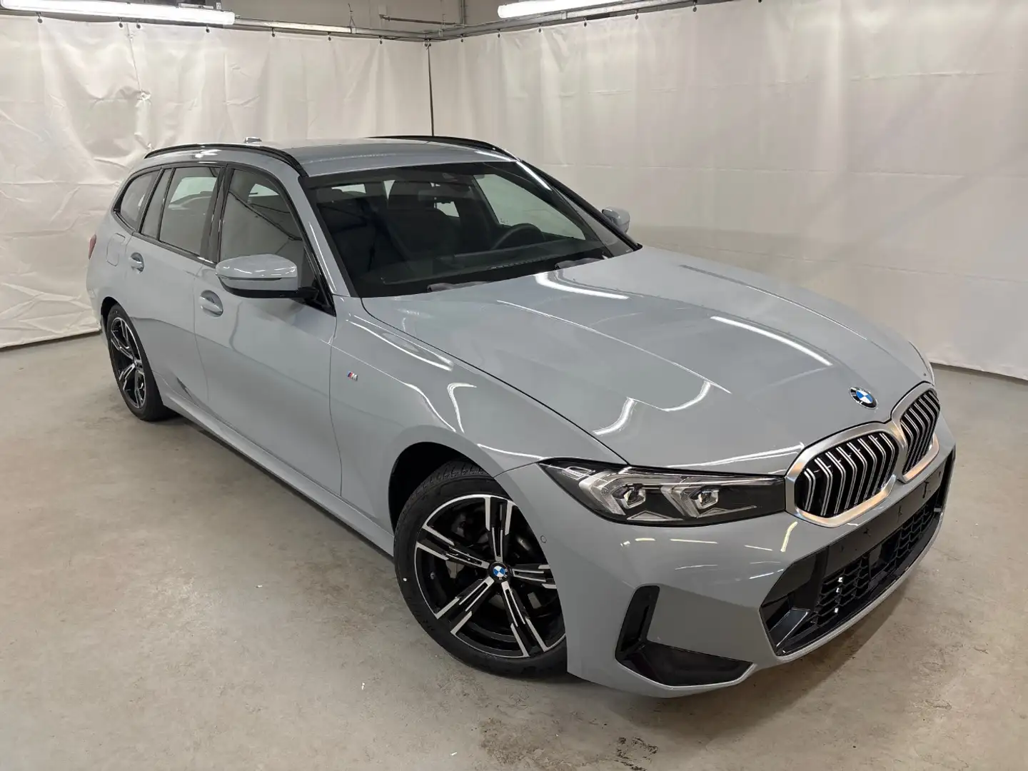 BMW 330 i xDrive touring ///M-Sport SpurAss ACC Navi RFK Grau - 2
