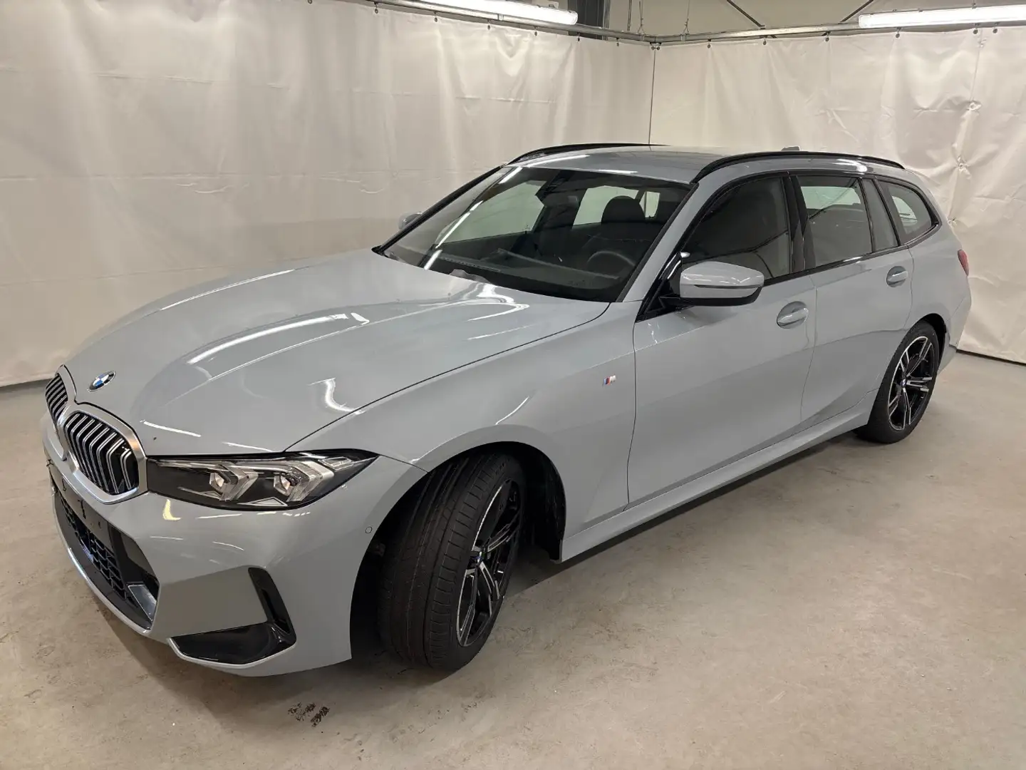BMW 330 i xDrive touring ///M-Sport SpurAss ACC Navi RFK Grau - 1