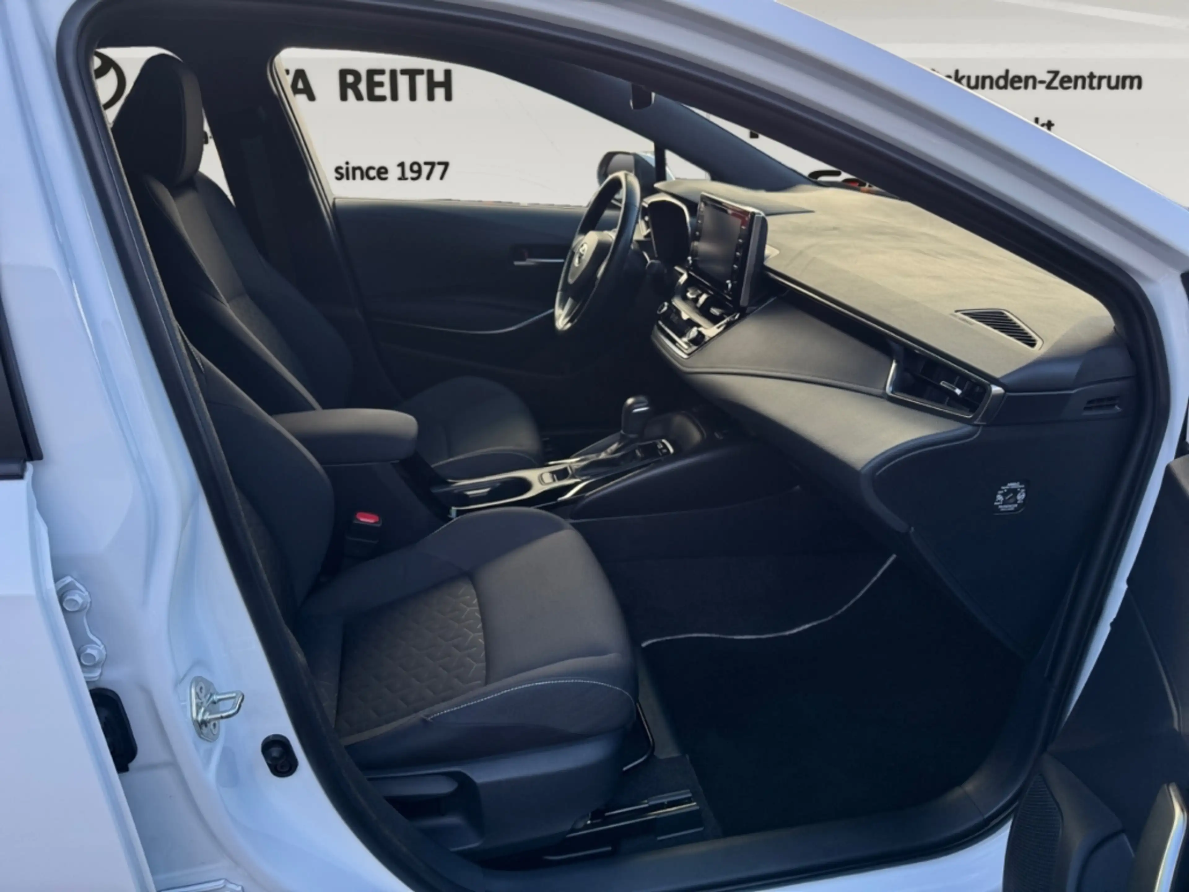 Toyota Corolla Hybrid Comfort Navi LED ACC Apple CarPlay Android — photo 15