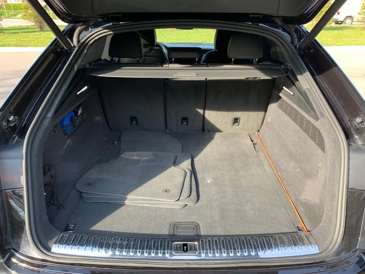 Audi Q8 снимка Audi Q8