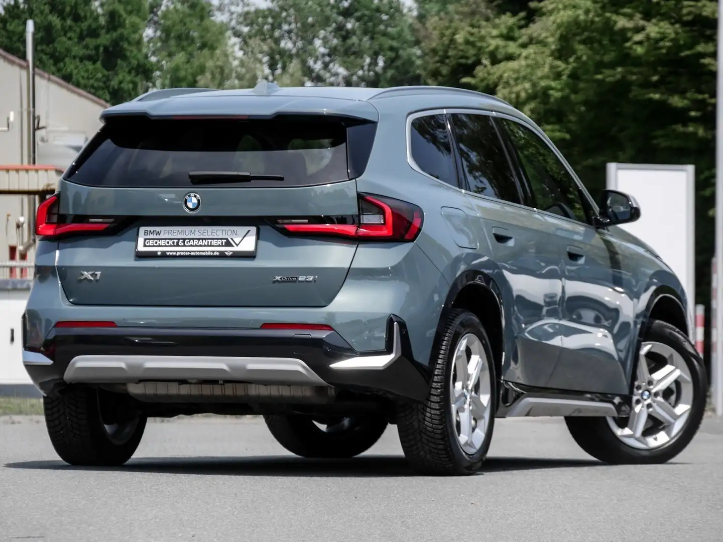 BMW X1 xDrive23i X LINE+DA+PA+AHK+LHZ+ADAPT.LED Zielony - 2