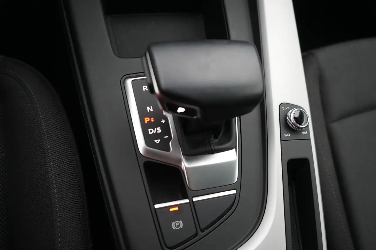 Audi A4 Avant 30 TDi S-Tronic Attraction Business Ed. LED, миниатюра 16