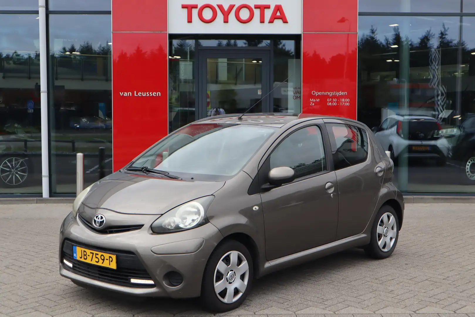 Toyota Aygo COMFORT 5-DEURS AIRCO RADIO EL-RAMEN CENTRALE VERG Bruin - 1