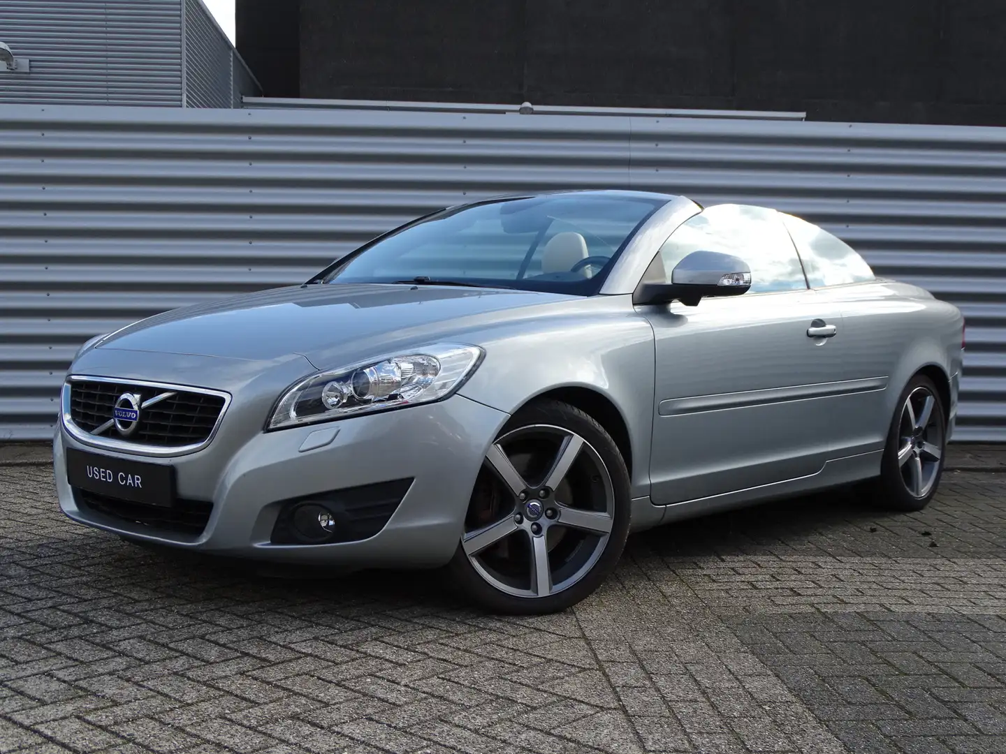 Volvo C70 Convertible 2.4i Intro Edition | CarPlay | Camera Grijs - 1