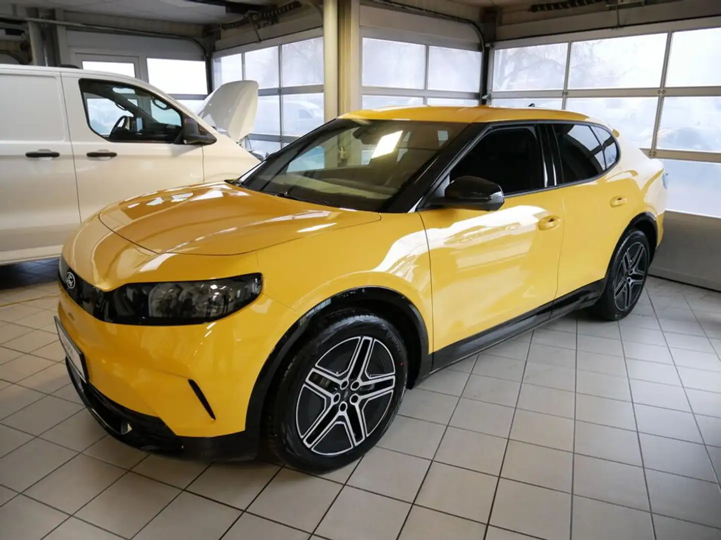 Ford Capri 77KWH RWD Premium Gelb - 1