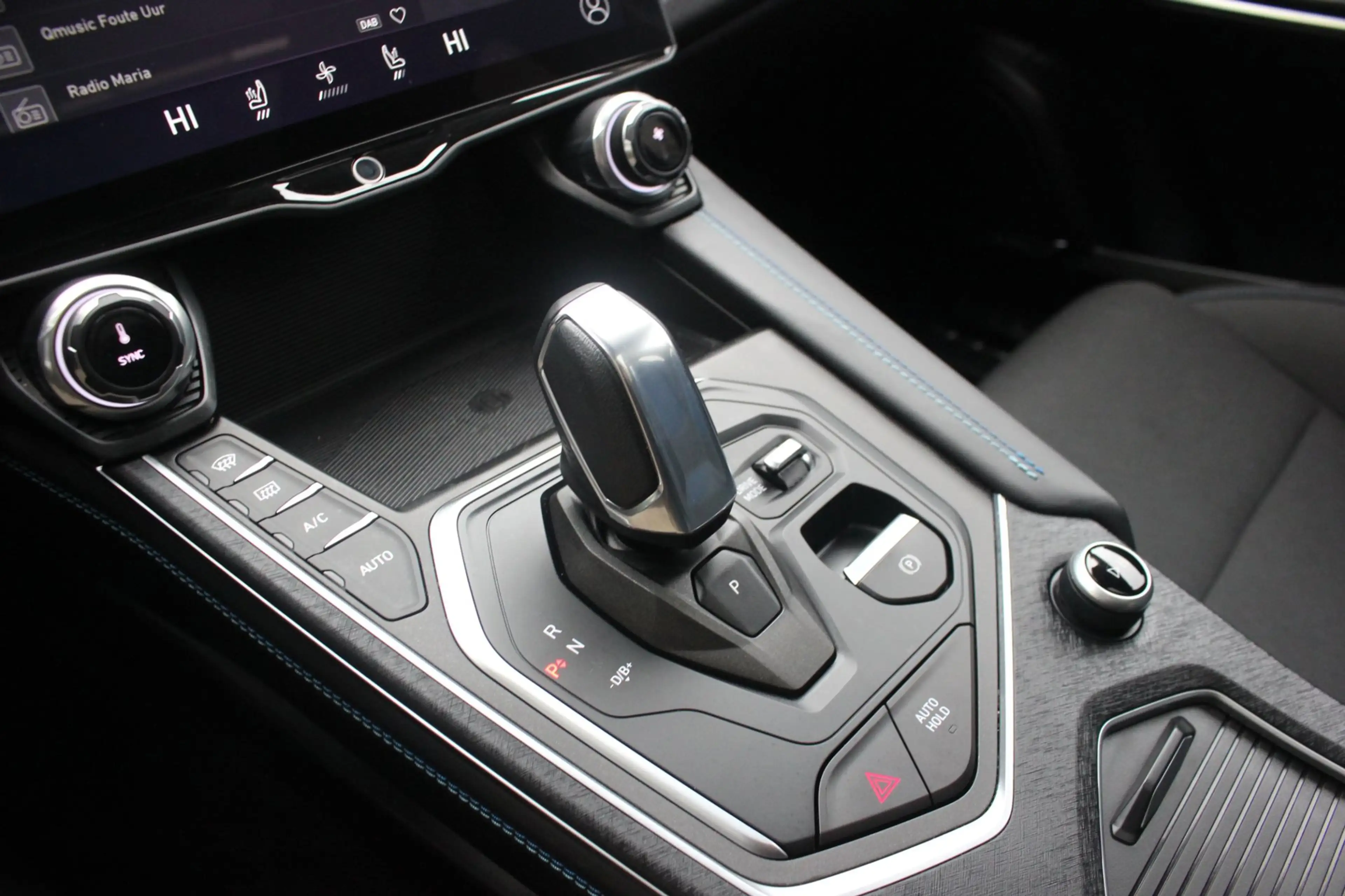 Lynk & Co 01 1.5 PHEV Plug-in hybrid | NAP | Black-Edition| Pan — photo 24