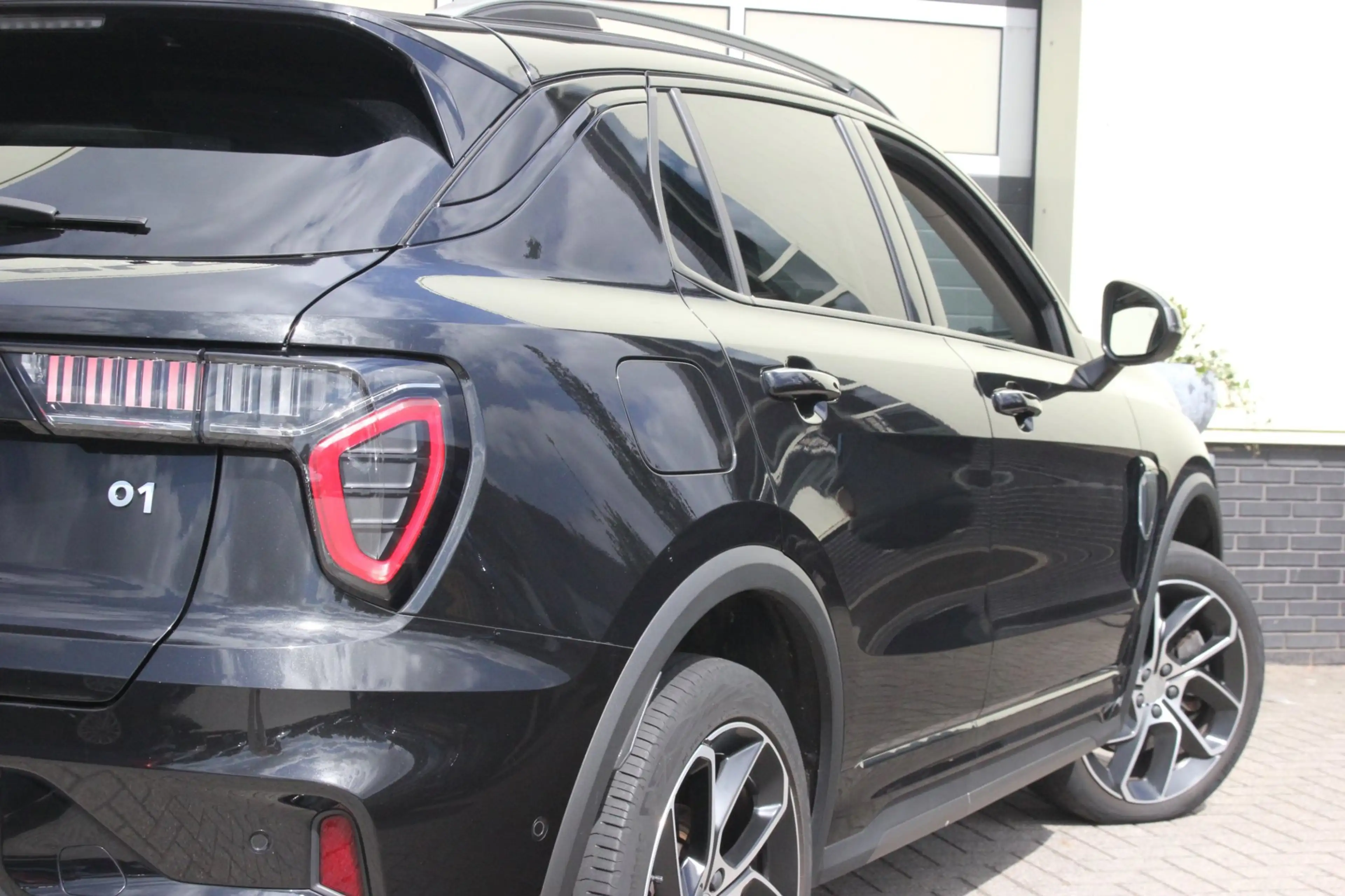 Lynk & Co 01 1.5 PHEV Plug-in hybrid | NAP | Black-Edition| Pan — photo 13