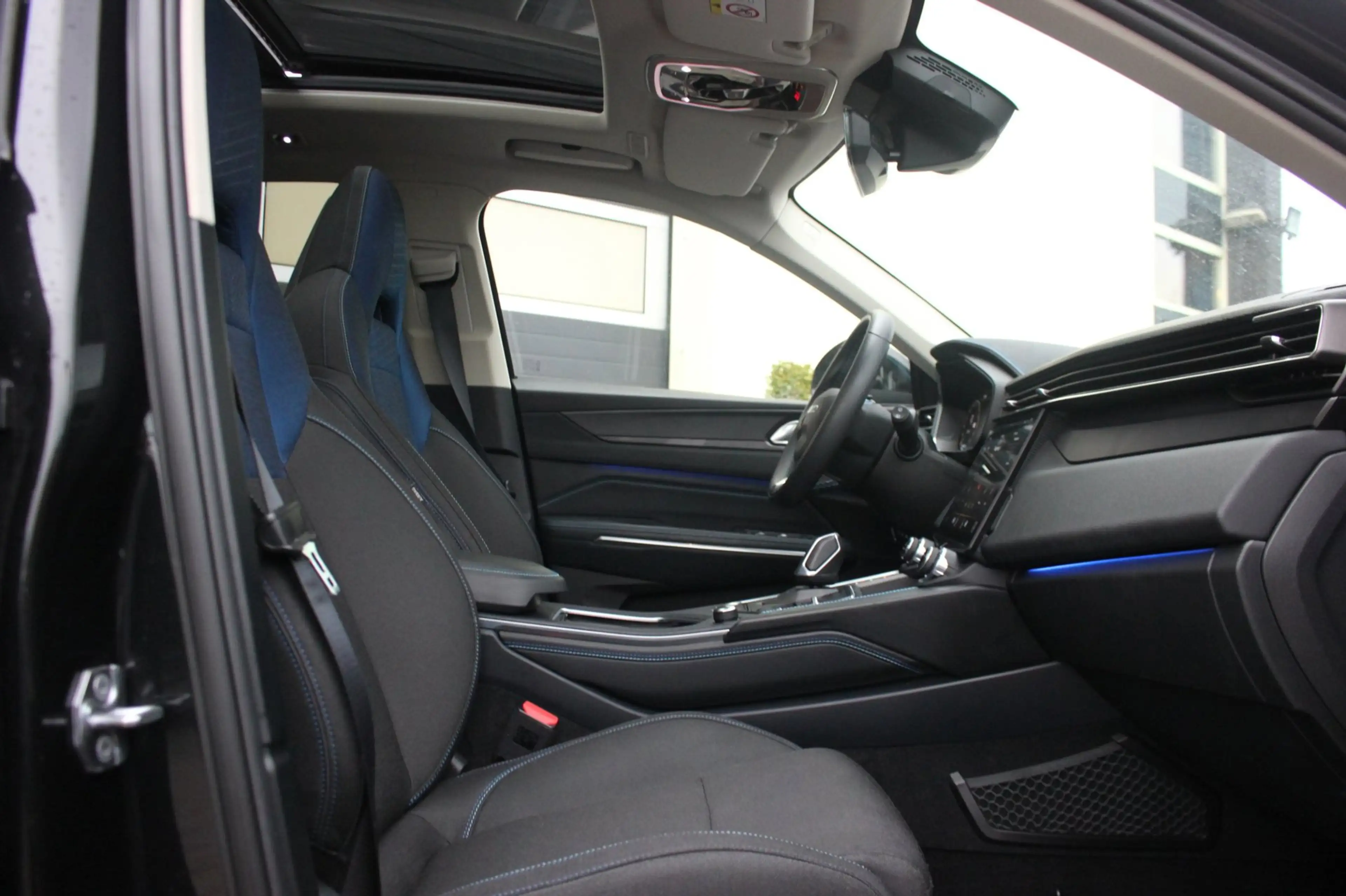 Lynk & Co 01 1.5 PHEV Plug-in hybrid | NAP | Black-Edition| Pan — photo 18