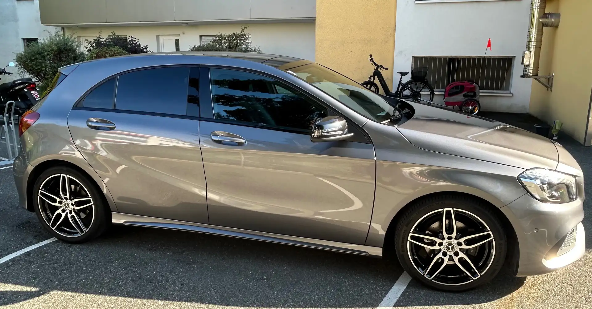 Mercedes-Benz A 200 A 200 d Aut. Grau - 1