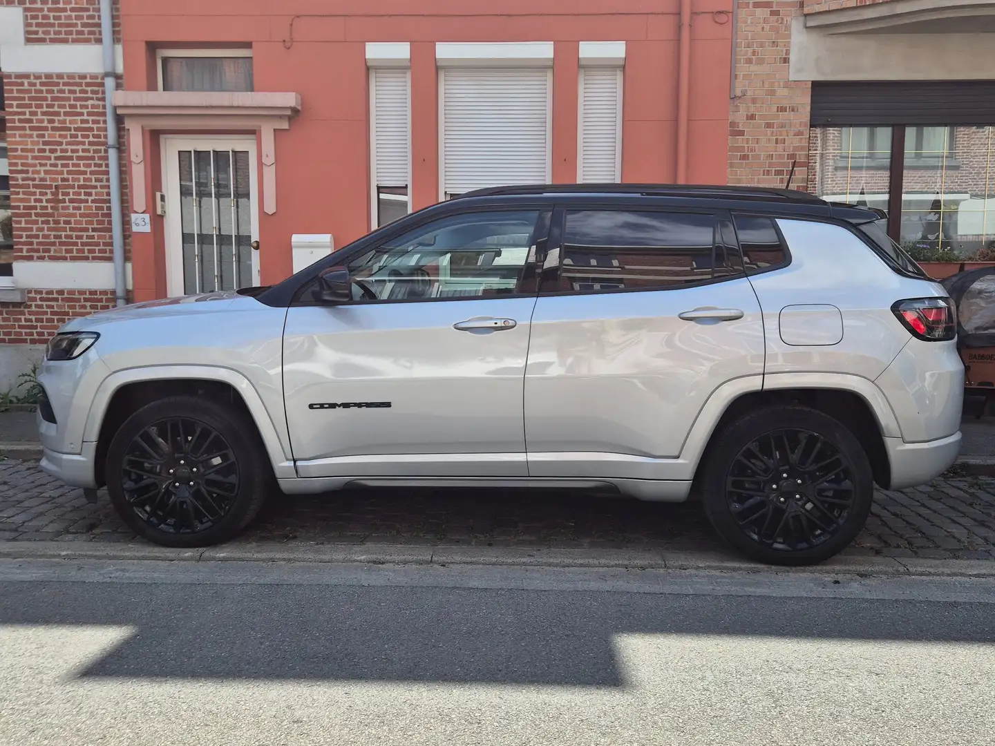 Jeep Compass Compass 1.3 T-GDI 4xe PLUG-IN HYBRID Automatik S Zilver - 1