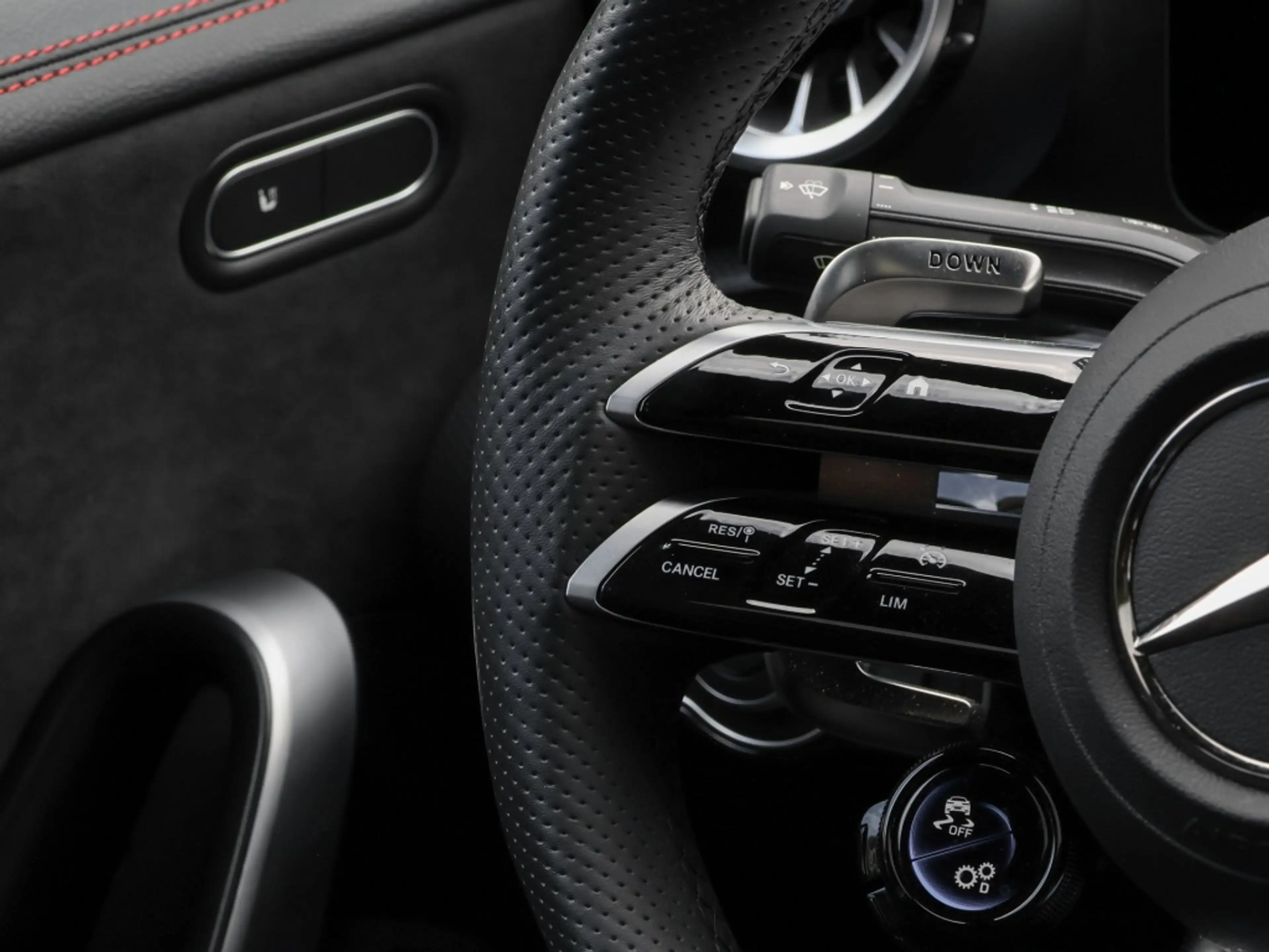 Mercedes-Benz CLA 35 AMG 4M Cp Aero-Plus/Pano/MBeam/Night/19" — photo 11