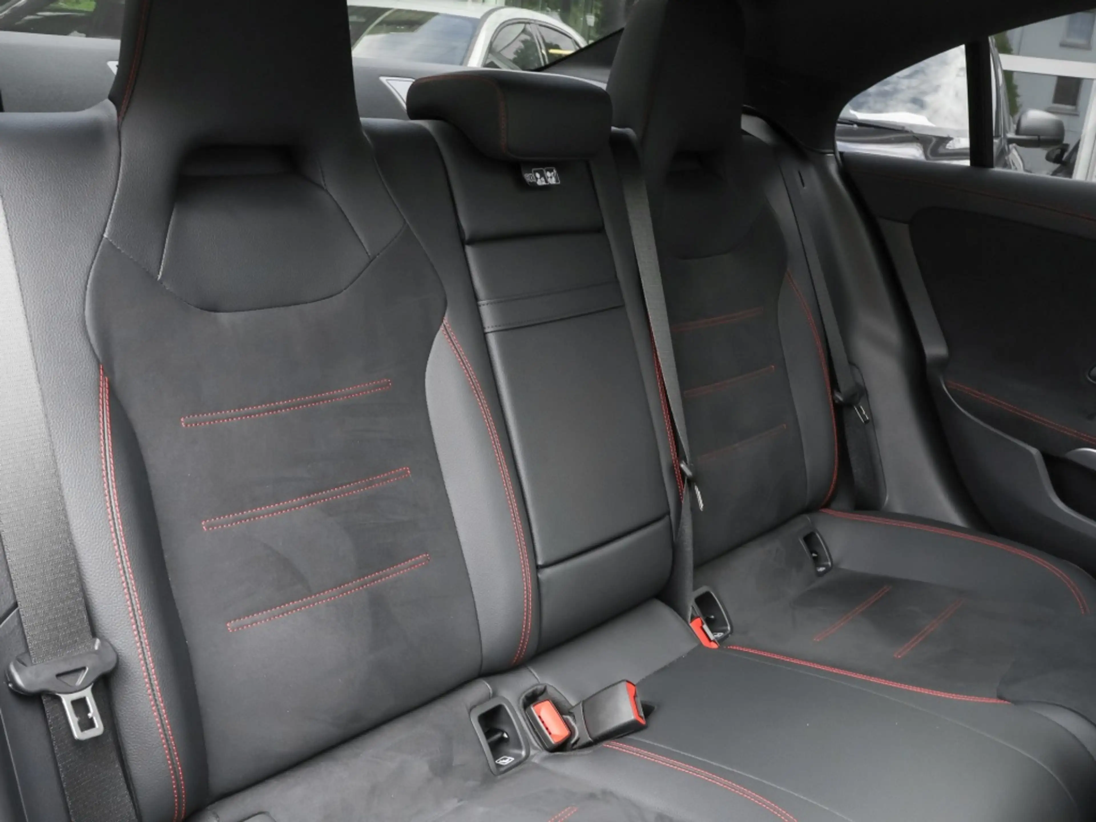 Mercedes-Benz CLA 35 AMG 4M Cp Aero-Plus/Pano/MBeam/Night/19" — photo 5