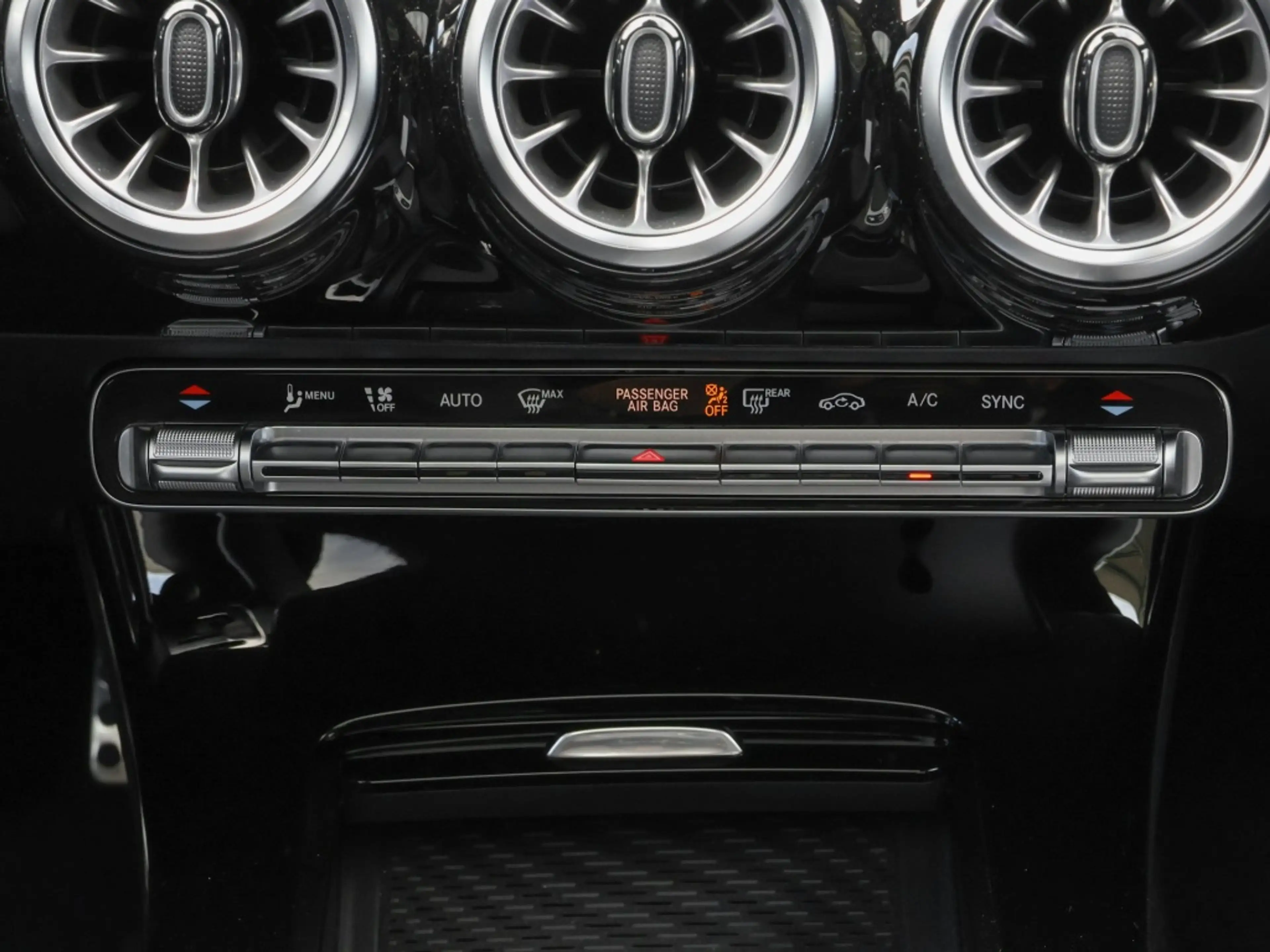 Mercedes-Benz CLA 35 AMG 4M Cp Aero-Plus/Pano/MBeam/Night/19" — photo 10
