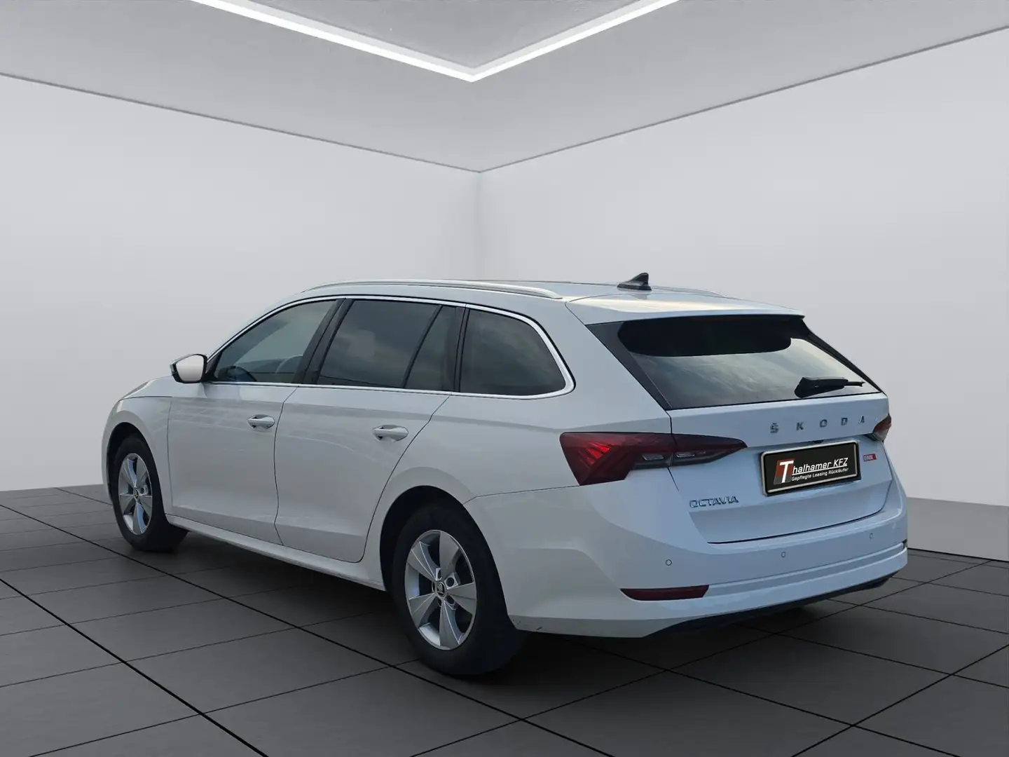 Skoda Octavia Combi 2,0 TDI Style DSG Weiß - 2