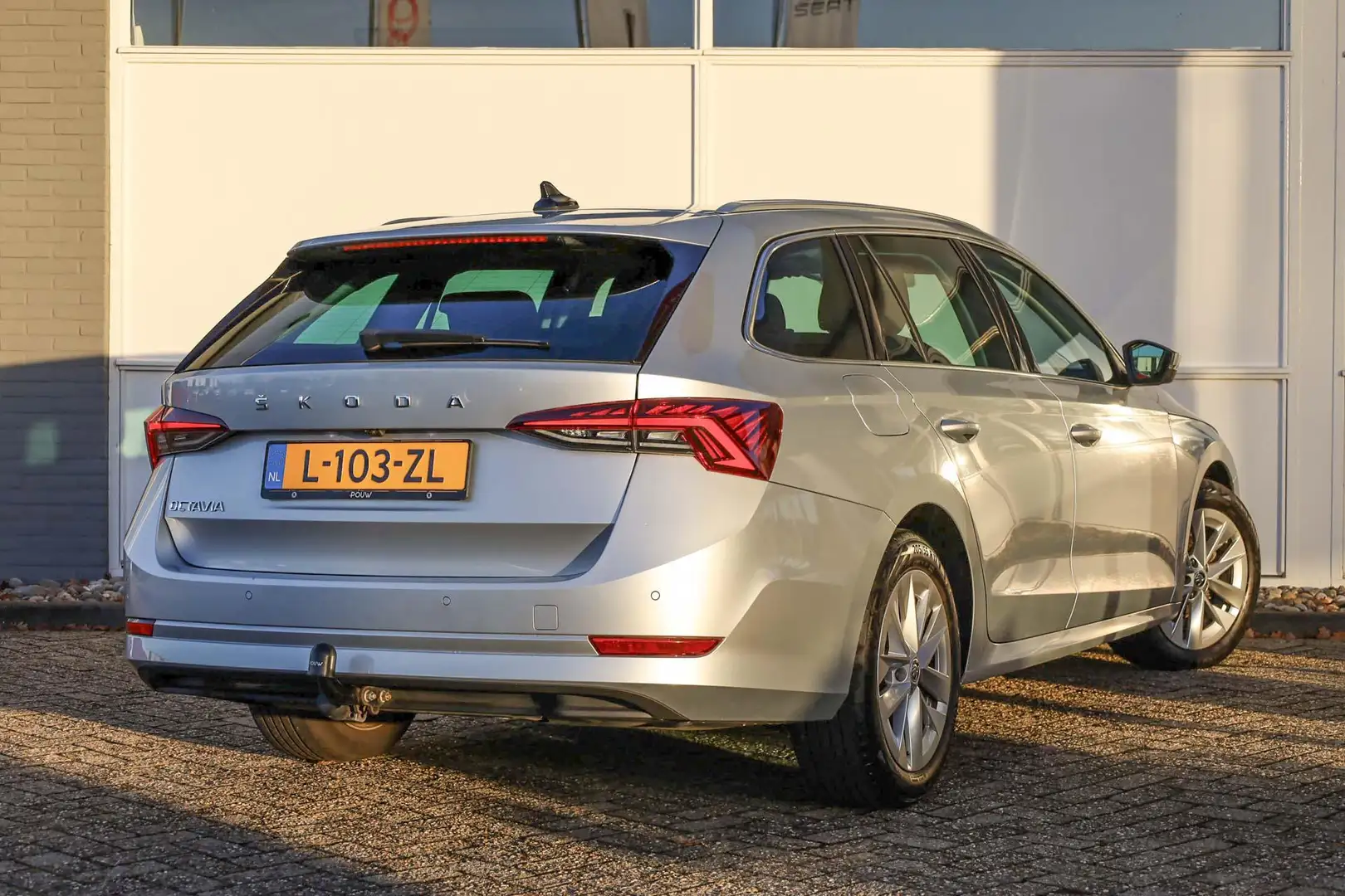 Skoda Octavia Combi 1.0 TSI 110pk Ambition | Trekhaak | Navigati Gris - 2