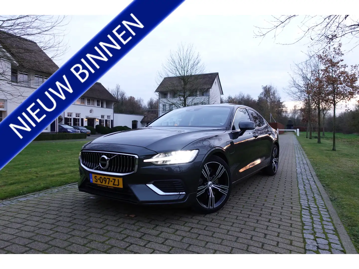 Volvo S60 2.0 T8 AWD Twin Engine R-Design | Harman Kardon | Gris - 1