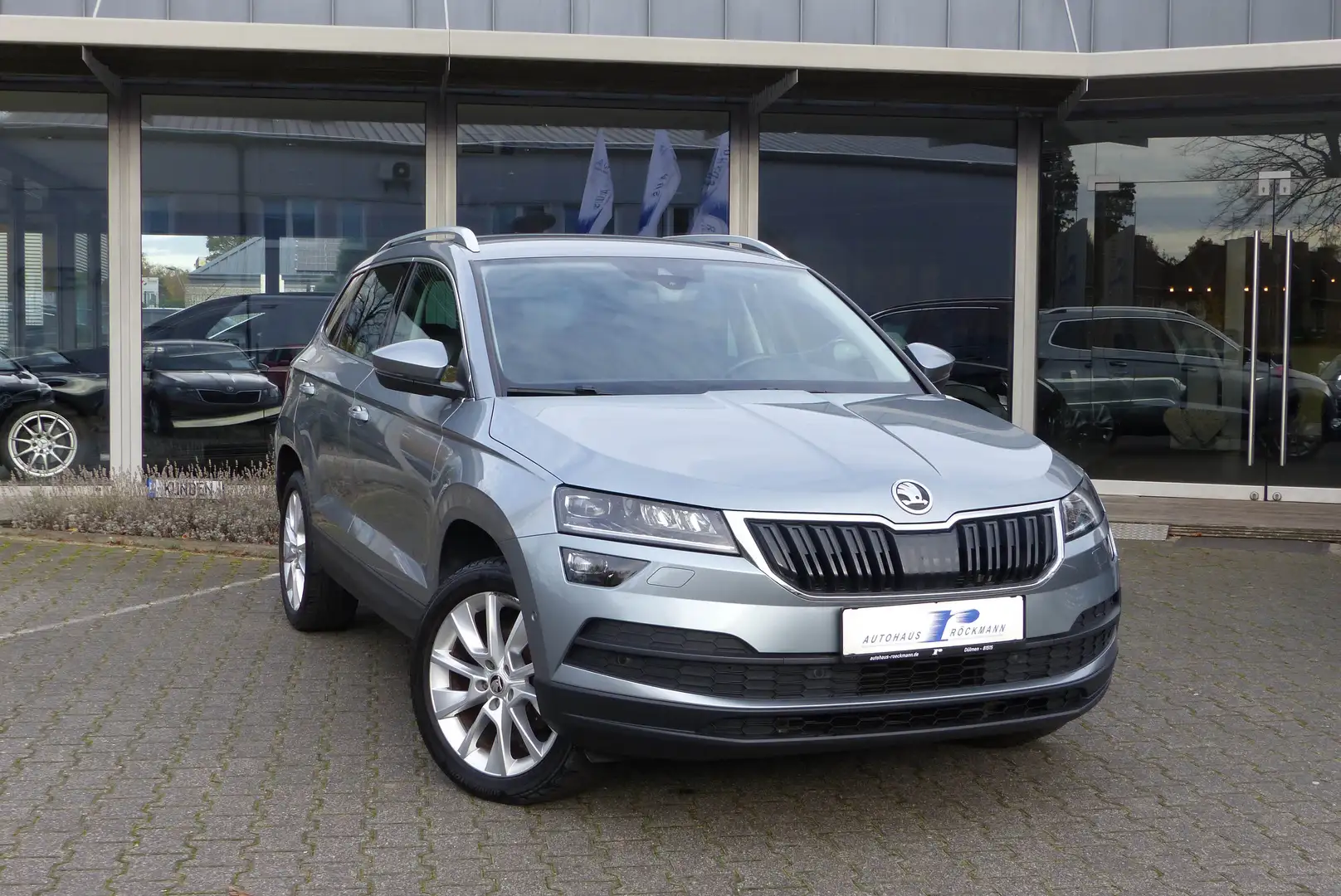 Skoda Karoq Style Aut. AHK Navi App Kamera ACC Grau - 1