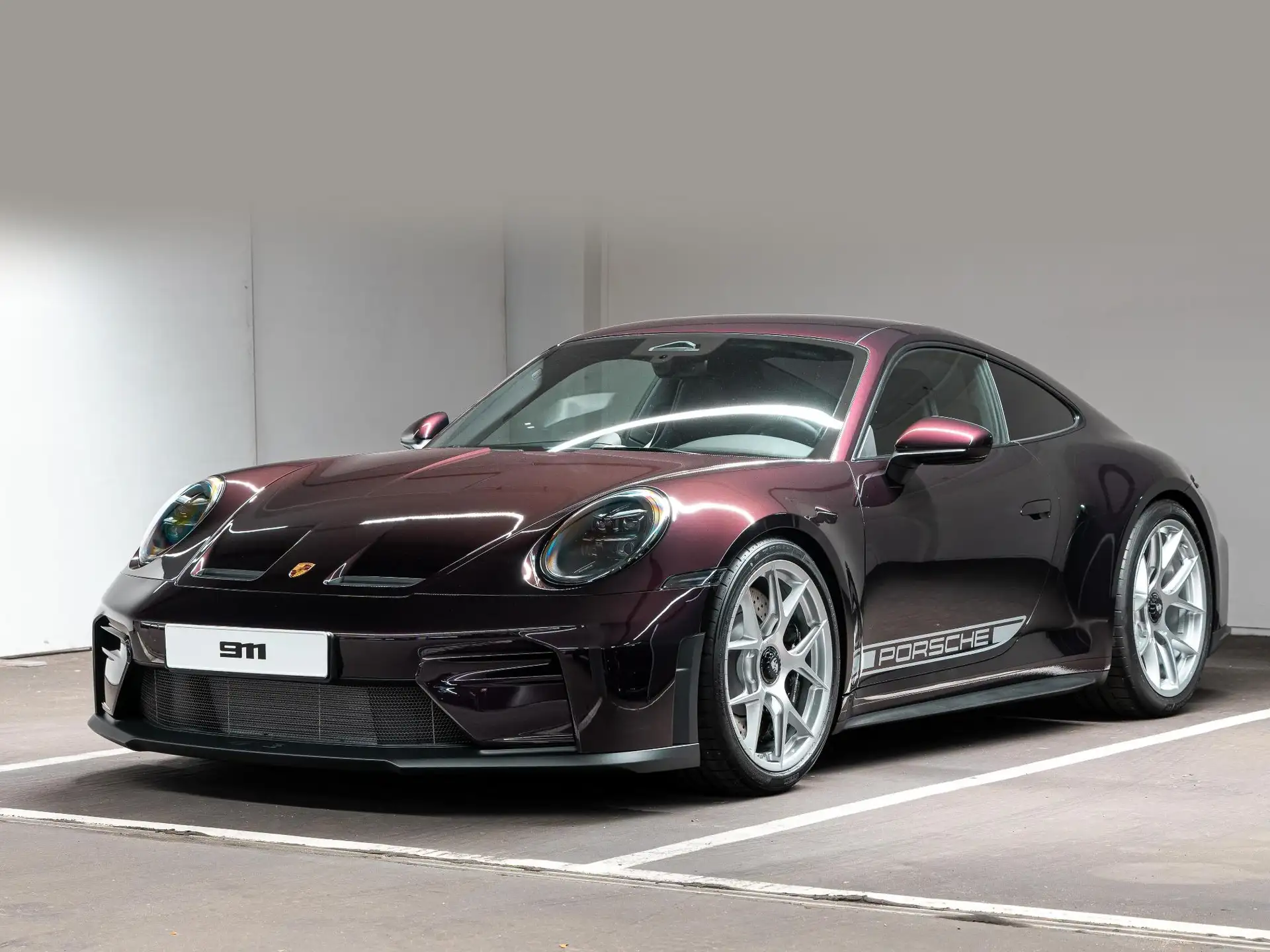 포르쉐 911 GT3 Touring 2026 버건디 사진 1